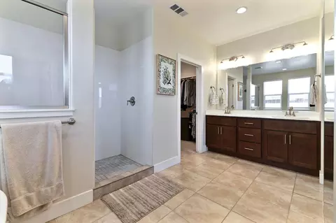 Bath - 1849 Birdie Ave, Manteca, CA 95337 photo 5 of 7