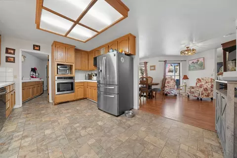 Kitchen - 13900 Pine Park Loop, Pine Grove, CA 95665 photo 2 of 4
