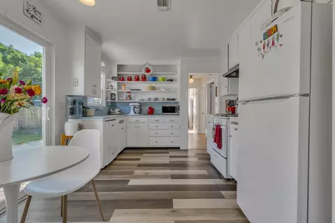 Kitchen - 628 Fir St, Manteca, CA 95336 photo 2 of 6