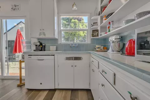 Kitchen - 628 Fir St, Manteca, CA 95336 photo 5 of 6