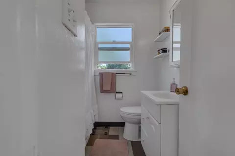 Bath - 628 Fir St, Manteca, CA 95336 photo 1 of 1