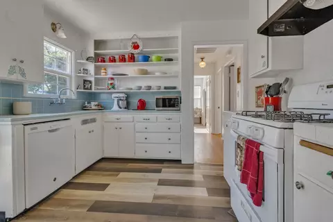 Kitchen - 628 Fir St, Manteca, CA 95336 photo 3 of 6