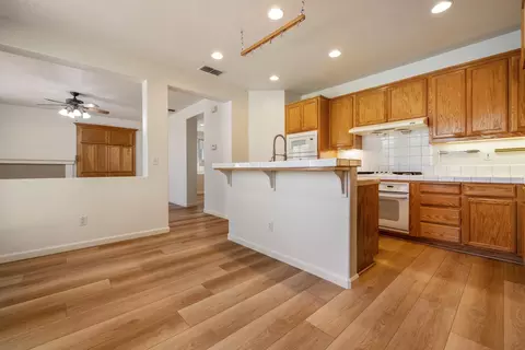 Kitchen - 847 Iberis Way, Tracy, CA 95376 photo 2 of 4