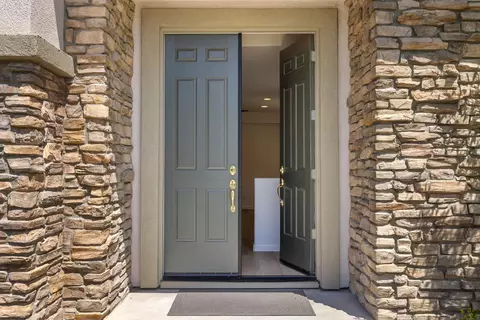 Entry Way - 847 Iberis Way, Tracy, CA 95376 photo 1 of 14