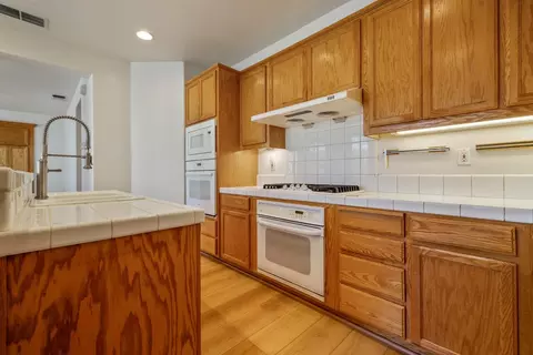 Kitchen - 847 Iberis Way, Tracy, CA 95376 photo 4 of 4