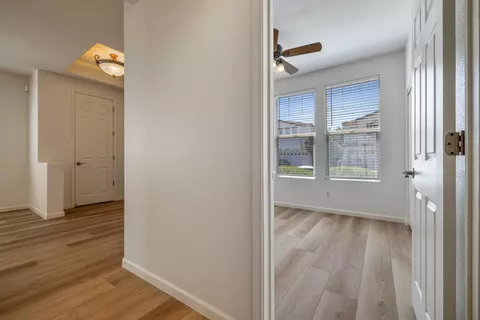 Entry Way - 847 Iberis Way, Tracy, CA 95376 photo 4 of 14