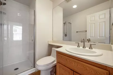 Bath - 847 Iberis Way, Tracy, CA 95376 photo 1 of 5