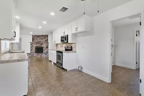 Kitchen - 4625 5th St, Rocklin, CA 95677 photo 2 of 2