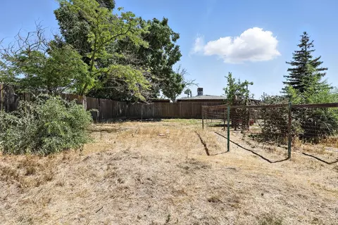 Exterior - 1608 Ohio Ave, Modesto, CA 95358 photo 6 of 7