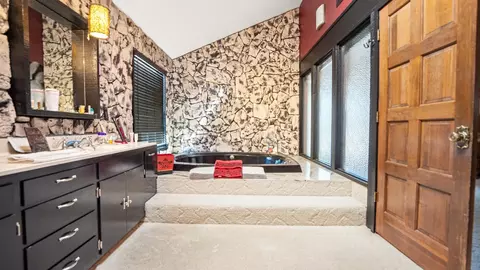 Bath - 872 Westwind Dr, Lodi, CA 95242 photo 3 of 3