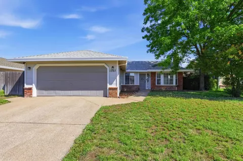 1707 Chateau Dr, Olivehurst, CA 95961