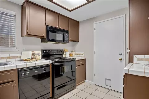 Kitchen - 1820 S Central Ave, Tracy, CA 95376 photo 5 of 6