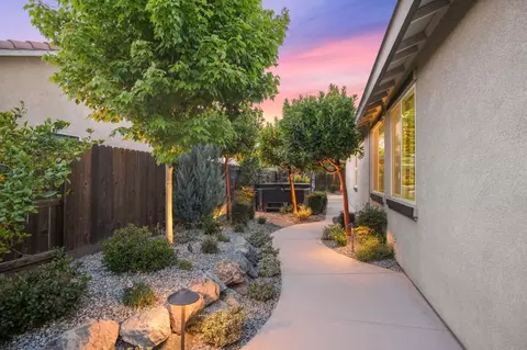 Exterior - 655 Mono St, Manteca, CA 95337 photo 6 of 14