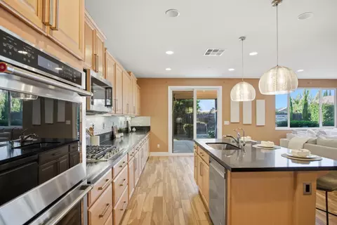 Kitchen - 655 Mono St, Manteca, CA 95337 photo 5 of 5