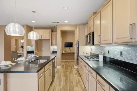 Kitchen - 655 Mono St, Manteca, CA 95337 photo 4 of 5