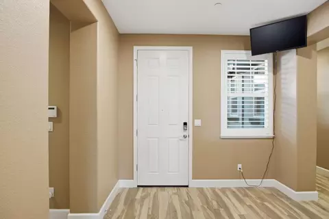 Entry Way - 655 Mono St, Manteca, CA 95337 photo 2 of 4