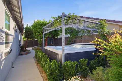 Exterior - 655 Mono St, Manteca, CA 95337 photo 11 of 14