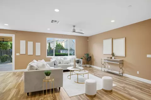 Living - 655 Mono St, Manteca, CA 95337 photo 2 of 2