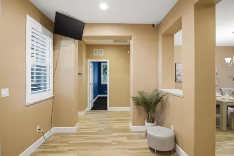 Entry Way - 655 Mono St, Manteca, CA 95337 photo 3 of 4