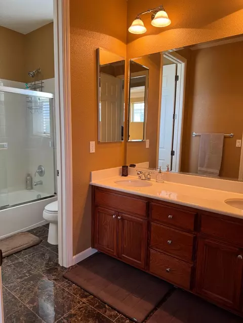 Bath - 1058 Tidewater Pt, Lathrop, CA 95330 photo 2 of 5