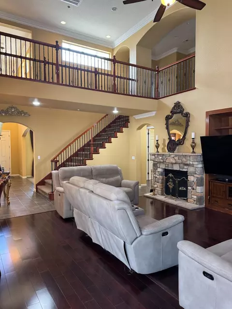 Living - 1058 Tidewater Pt, Lathrop, CA 95330 photo 3 of 4