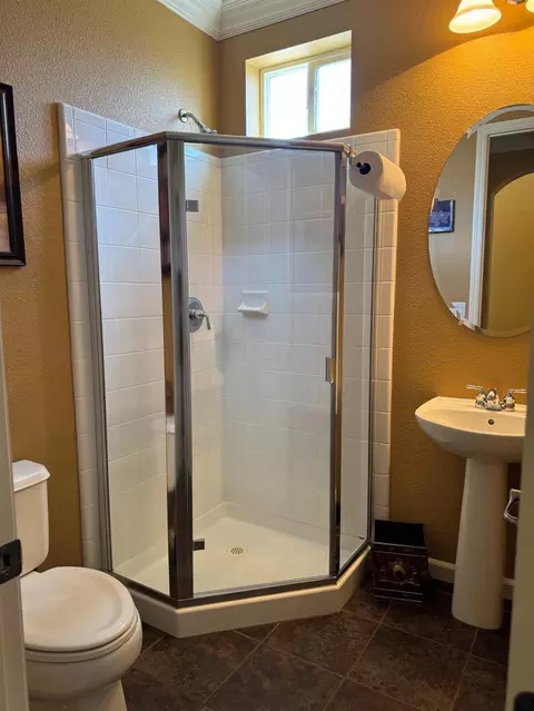 Bath - 1058 Tidewater Pt, Lathrop, CA 95330 photo 1 of 5