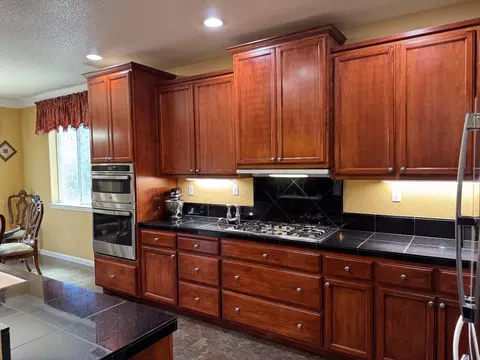 Kitchen - 1058 Tidewater Pt, Lathrop, CA 95330 photo 3 of 4