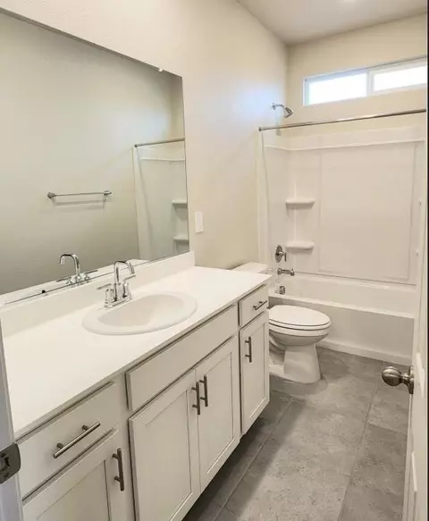 Bath - 1792 Skagway Ave, Manteca, CA 95337 photo 1 of 5