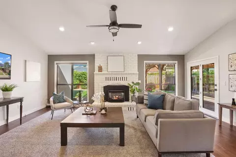 Living - 969 Spring Creek Dr, Ripon, CA 95366 photo 3 of 4