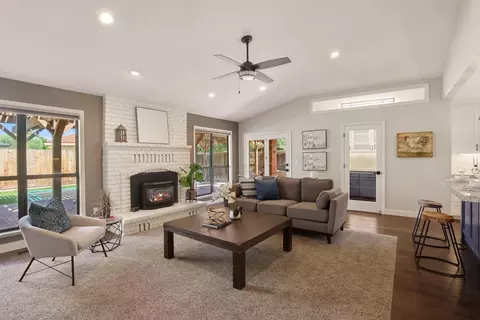 Living - 969 Spring Creek Dr, Ripon, CA 95366 photo 4 of 4