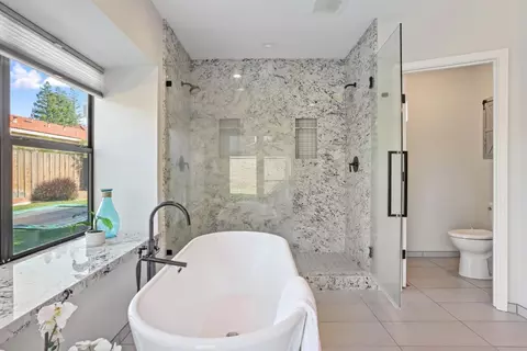 Bath - 969 Spring Creek Dr, Ripon, CA 95366 photo 5 of 5