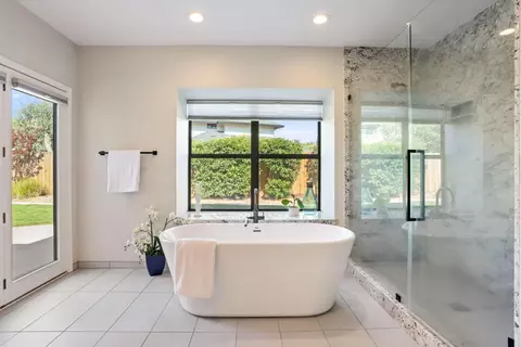 Bath - 969 Spring Creek Dr, Ripon, CA 95366 photo 3 of 5