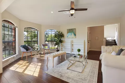 Living - 969 Spring Creek Dr, Ripon, CA 95366 photo 2 of 4