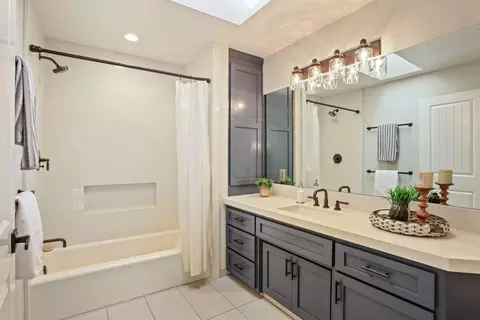 Bath - 969 Spring Creek Dr, Ripon, CA 95366 photo 4 of 5
