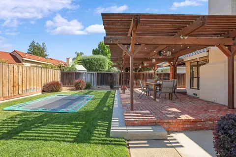 Exterior - 969 Spring Creek Dr, Ripon, CA 95366 photo 7 of 8