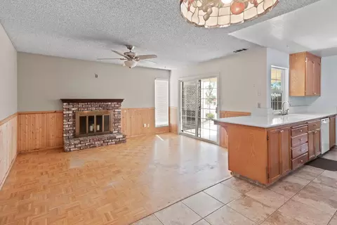 Living - 986 Pebble Way, Manteca, CA 95336 photo 5 of 8