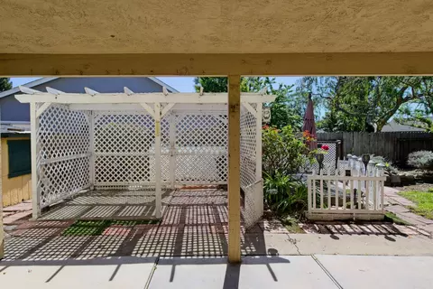 Exterior - 986 Pebble Way, Manteca, CA 95336 photo 4 of 14