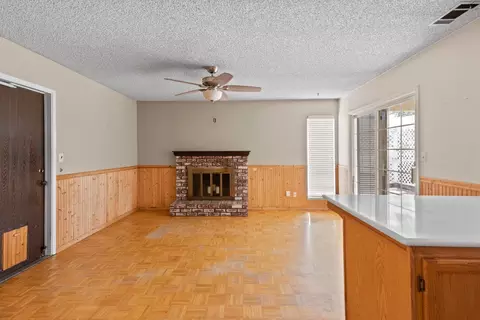 Living - 986 Pebble Way, Manteca, CA 95336 photo 2 of 8