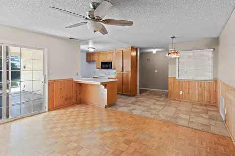 Living - 986 Pebble Way, Manteca, CA 95336 photo 6 of 8