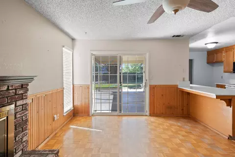 Living - 986 Pebble Way, Manteca, CA 95336 photo 7 of 8