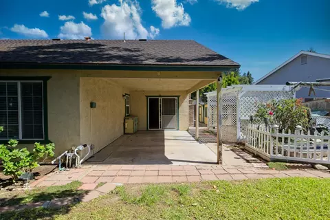 Exterior - 986 Pebble Way, Manteca, CA 95336 photo 7 of 14