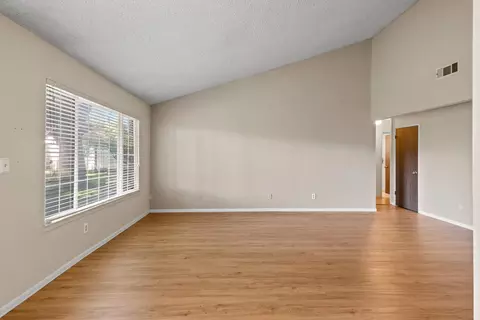 Living - 986 Pebble Way, Manteca, CA 95336 photo 3 of 8