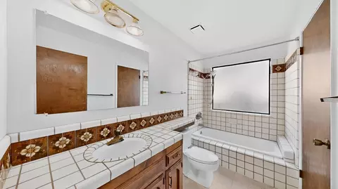 Bath - 2401 Ellison Dr, Modesto, CA 95355 photo 2 of 3