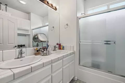 Bath - 4111 Panorama Ave, Turlock, CA 95382 photo 2 of 6