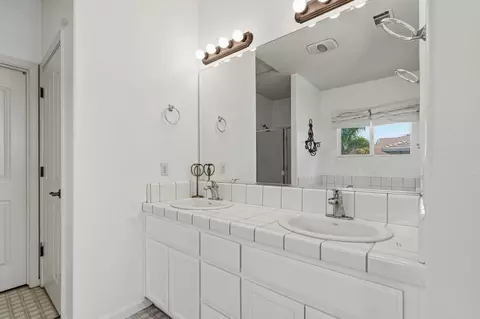 Bath - 4111 Panorama Ave, Turlock, CA 95382 photo 4 of 6
