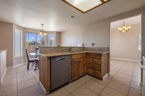Kitchen - 748 Codington Way, Modesto, CA 95357 photo 2 of 4