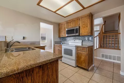Kitchen - 748 Codington Way, Modesto, CA 95357 photo 3 of 4