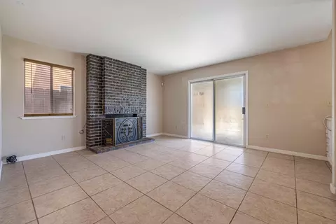 Living - 748 Codington Way, Modesto, CA 95357 photo 4 of 6