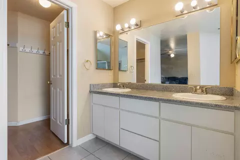 Bath - 748 Codington Way, Modesto, CA 95357 photo 5 of 5