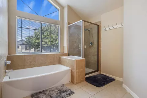Bath - 748 Codington Way, Modesto, CA 95357 photo 4 of 5
